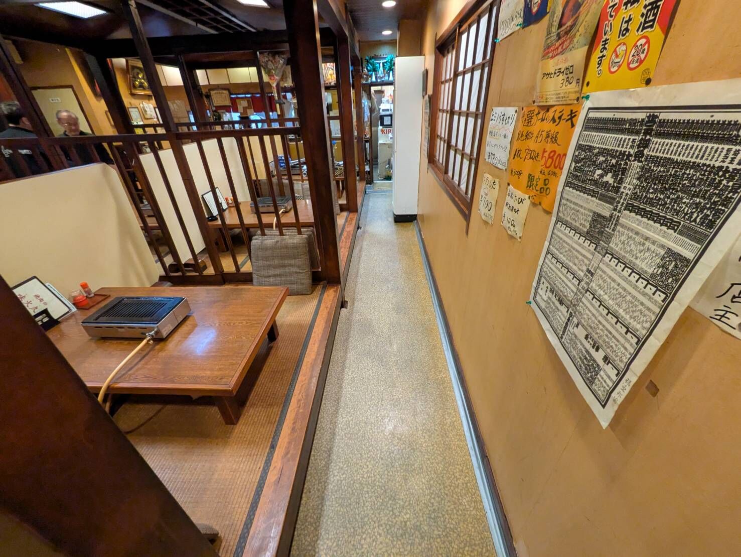 名古屋市中川区の焼肉店にて店舗フローリング張り替え工事が完了しました