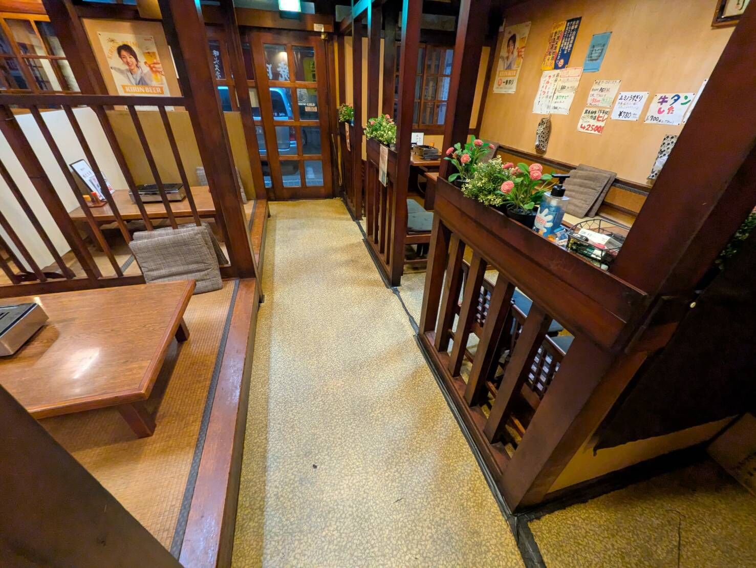 名古屋市中川区の焼肉店にて店舗フローリング張り替え工事が完了しました