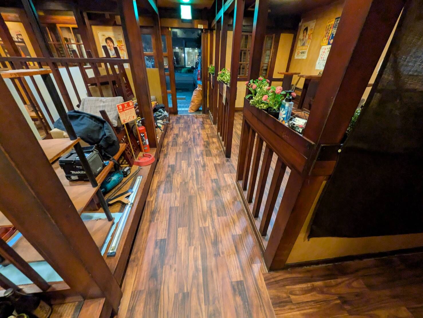 名古屋市中川区の焼肉店にて店舗フローリング張り替え工事が完了しました